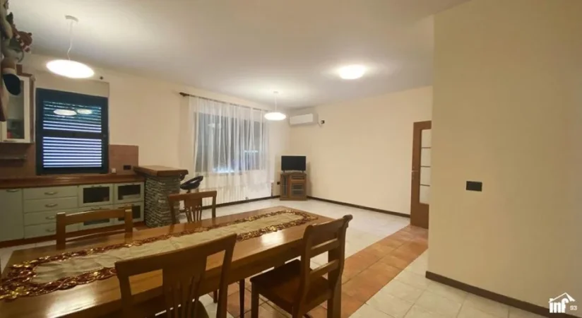 Tirane, shitet Vile 3+1+Aneks+Ballkon 3 kateshe, 468 m² 465.000 € (Rruga e Elbasanit, Tirane, prane vilave Gjermane)