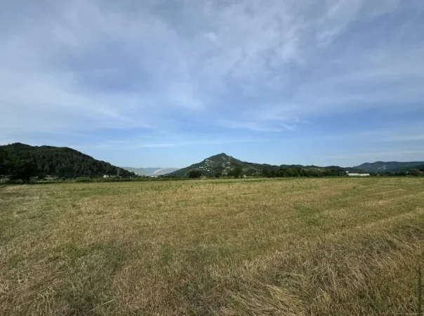 Tirane, toke , 6.700 m² 