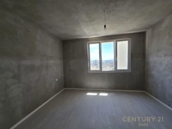 Shqiperi, shitet apartament 3+1+Ballkon Kati 10, 136 m² 200.000 € (ish fusha e aviacionit)