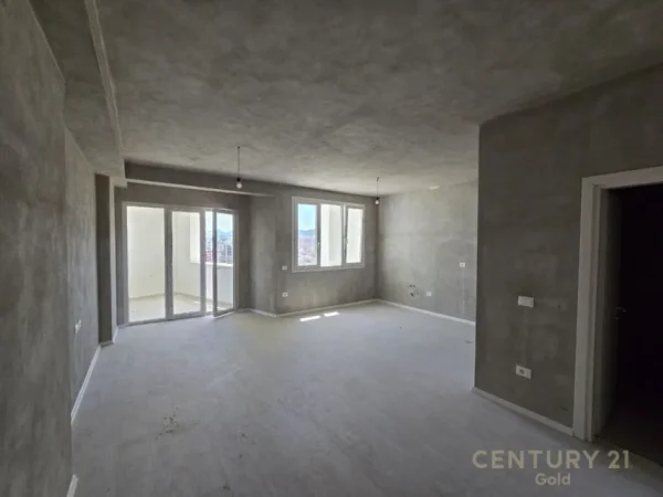 Shqiperi, shitet apartament 3+1+Ballkon Kati 10, 136 m² 200.000 € (ish fusha e aviacionit)