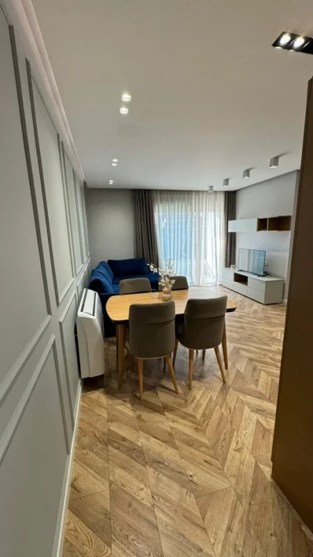 Tirane, jepet me qera apartament 2+1+Ballkon Kati 4, 85 m² 850 € (Liqeni i Thatë)