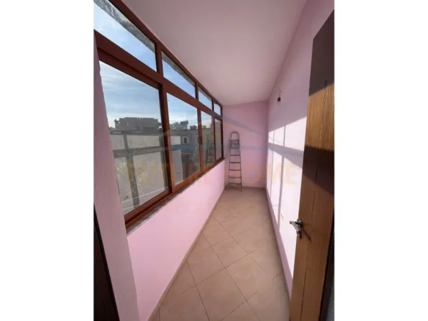 Tirane, shitet apartament 2+1 , 87 m² 98.000 € (Laprak)