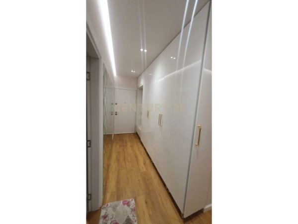 Tirane, jepet me qera apartament 2+1 Kati 6, 103 m² 1.000 € (RRUGA E DIBRES)