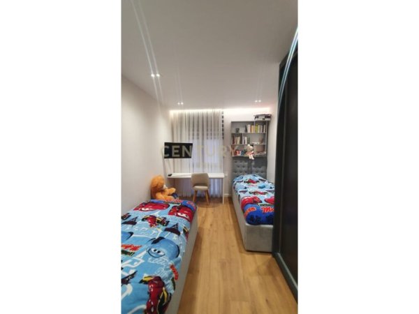 Tirane, jepet me qera apartament 2+1 Kati 6, 103 m² 1.000 € (RRUGA E DIBRES)