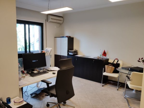 Tirane, RTSH  jepet me qera zyre ,sip 40 m² , cmim 440 € (Gjon Pali II)