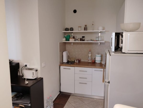 Tirane, RTSH  jepet me qera zyre ,sip 40 m² , cmim 440 € (Gjon Pali II)