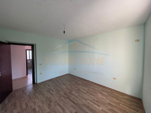 Tirane, shes 2+1 Kati 3, 87 m² 98.000 € (Laprake)