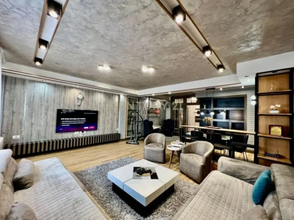 Tirane, shes apartament 2+1+Aneks+Ballkon Kati 4, 190 m² 590.000 € (pranë SHALLVAREVE Tirana, Albania,MYSLYM SHYRI)