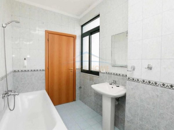 Tirane, jepet me qera apartament 3+1+Ballkon Kati 11, 147 m² 800 € (Bulevardi Gjergj Fishta)