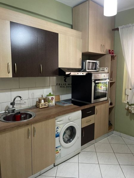 Tirane, jepet me qera apartament 1+1+Ballkon Kati 2, 60 m² 600 € (BULEVARDI ZOGU I)