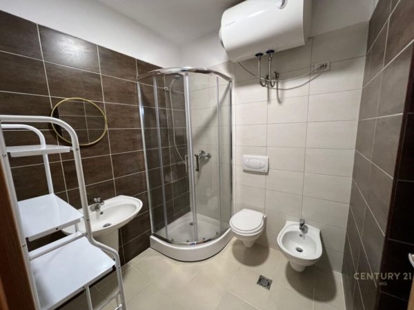 Tirane, jepet me qera apartament 2+1 Kati 2, 90 m² 650 € (Kompleksi Kontakt)