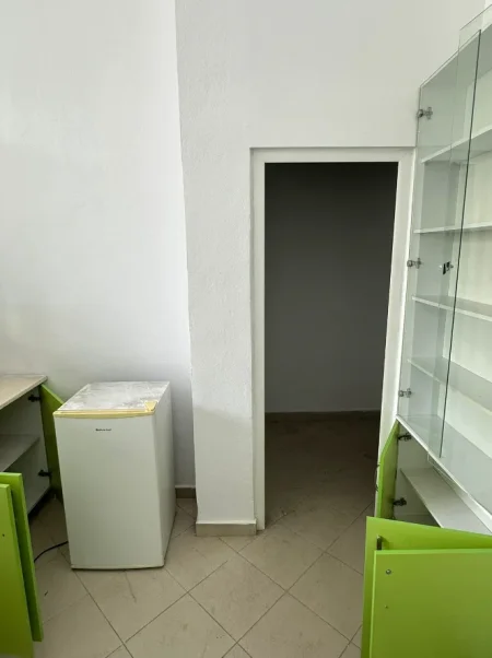 Tirane, jepet me qera ambjent biznesi Kati 0, 52 m² 400 € (rruga endri keko)