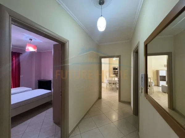 Tirane, jepet me qera apartament 2+1+Ballkon Kati 7, 100 m² 450 € (unaza e re)