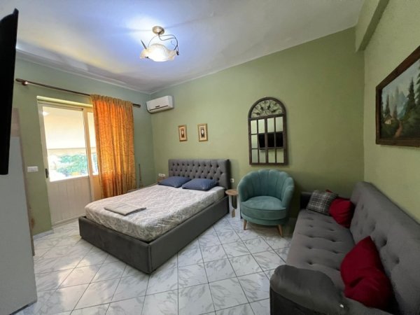 Tirane, jepet me qera apartament 1+1+Ballkon Kati 2, 60 m² 600 € (Bulevardi Zogu I)