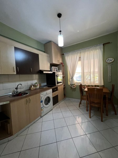 Tirane, jepet me qera apartament 1+1+Ballkon Kati 2, 60 m² 600 € (Bulevardi Zogu I)