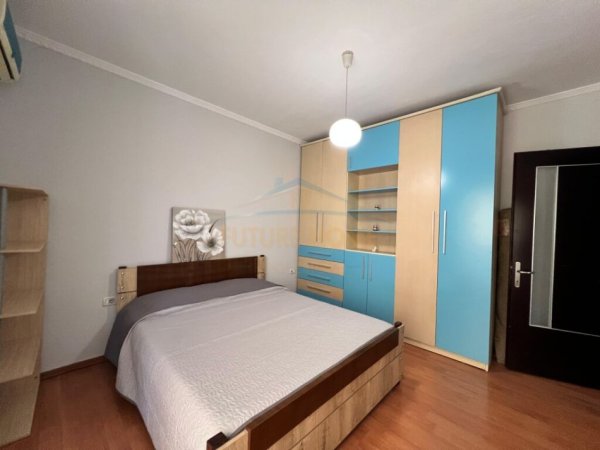 Tirane, jepet me qera apartament 2+1+Ballkon Kati 5, 100 m² 800 € (Bllok)