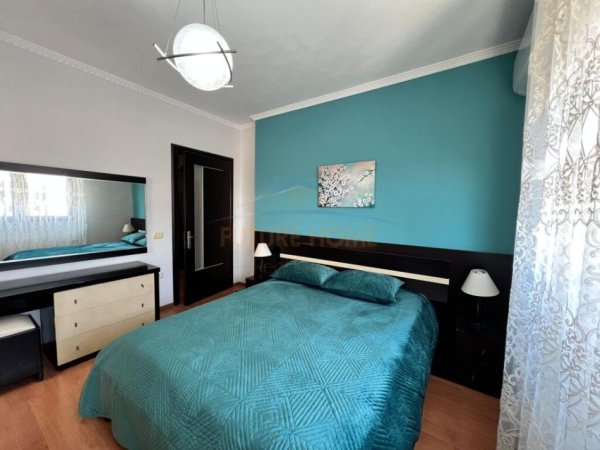 Tirane, jepet me qera apartament 2+1+Ballkon Kati 5, 100 m² 800 € (Bllok)