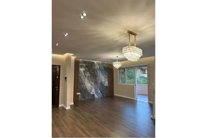 Tirane, shitet apartament 2+1+Ballkon Kati 2, 121 m² 210.000 € (Kopshti Botanik, Pami)