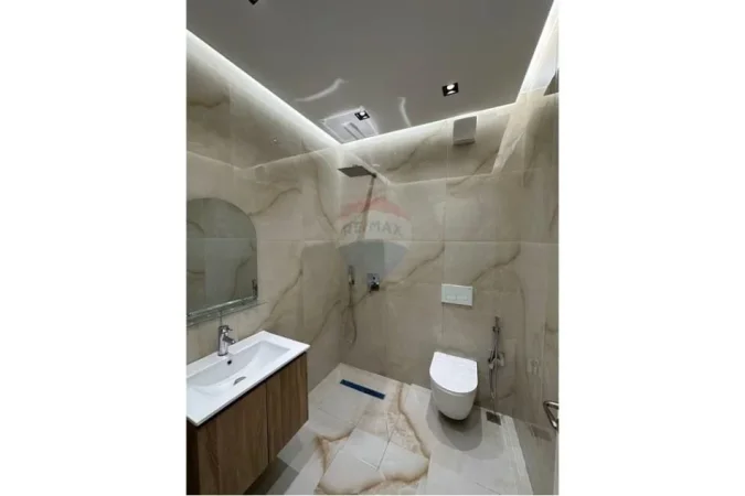 Tirane, shitet apartament 2+1+Ballkon Kati 2, 121 m² 210.000 € (Kopshti Botanik, Pami)