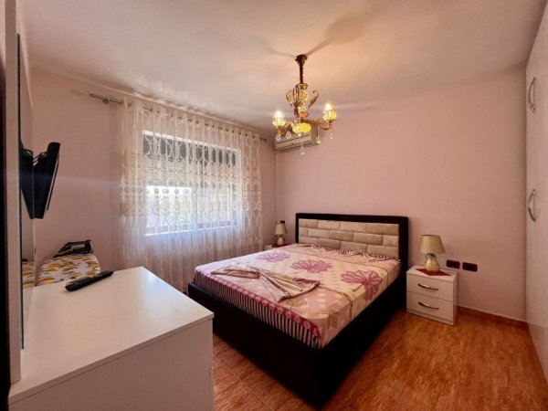 Tirane, jepet me qera apartament 2+1+Ballkon Kati 3, 80 m² 600 € (Rruga Tefta Tasahko)
