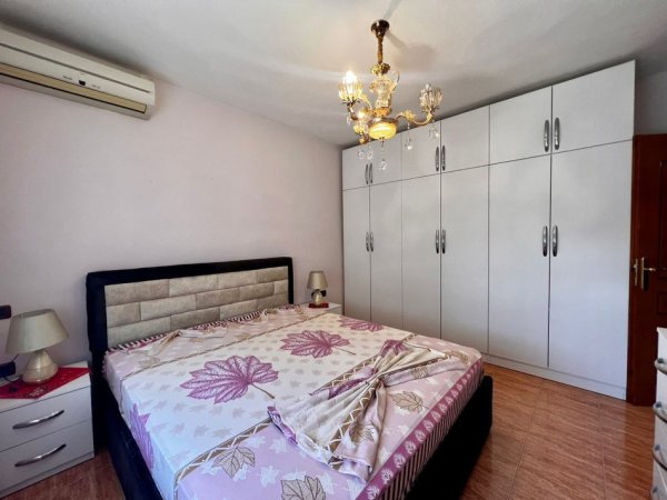 Tirane, jepet me qera apartament 2+1+Ballkon Kati 3, 80 m² 600 € (Rruga Tefta Tasahko)