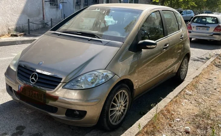 Tirane, shes makine Benz A Class Nafte, e argjendtë manuale Kondicioner 248.000 km 2.600 €