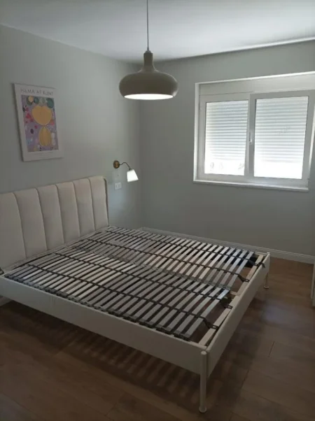 Tirane, jepet me qera apartament 1+1+Aneks Kati 3, 50 m² 450 € (RRUGA BARDHYL)