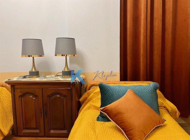 Tirane, jepet me qera apartament 2+1 Kati 1, 100 m² 800 € (Pazari i Ri, rruga Hoxha Tahsin)