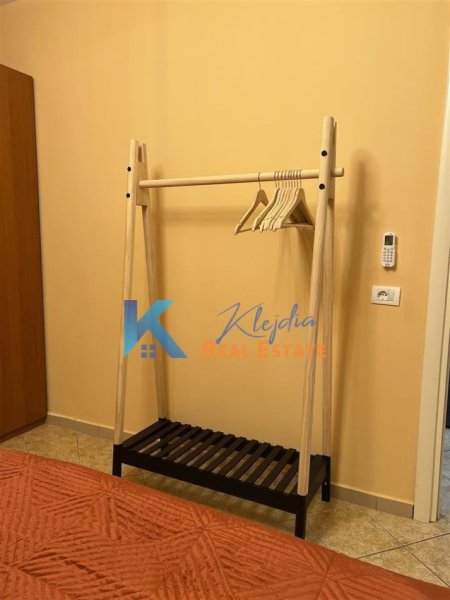 Tirane, jepet me qera apartament 2+1 Kati 1, 100 m² 800 € (Pazari i Ri, rruga Hoxha Tahsin)