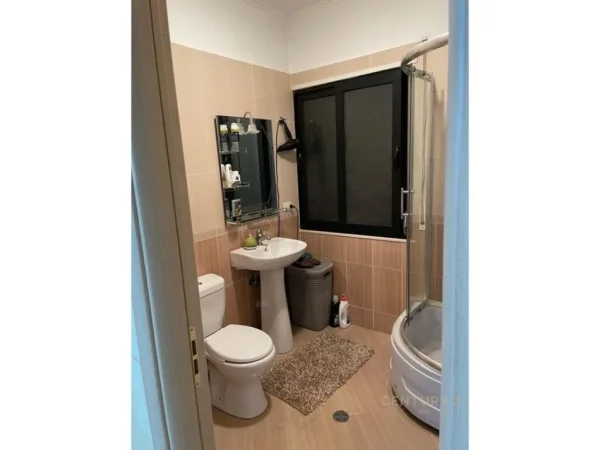 Tirane, jepet me qera apartament 2+1 Kati 2, 105 m² (yzberisht)