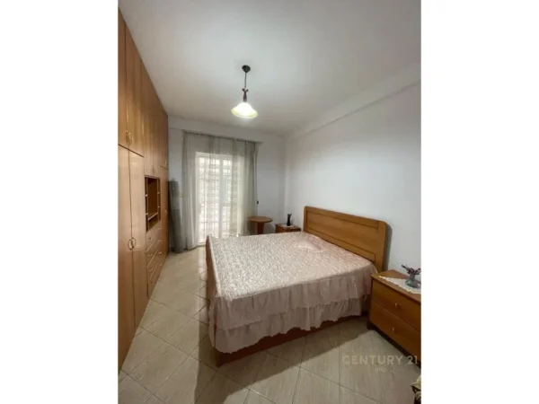 Tirane, jepet me qera apartament 2+1 Kati 1, 89 m² 450 € (Rruga Abraham Linkoln(Prane kristal center))