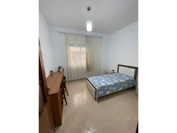 Tirane, jepet me qera apartament 2+1 Kati 1, 89 m² 450 € (Rruga Abraham Linkoln(Prane kristal center))