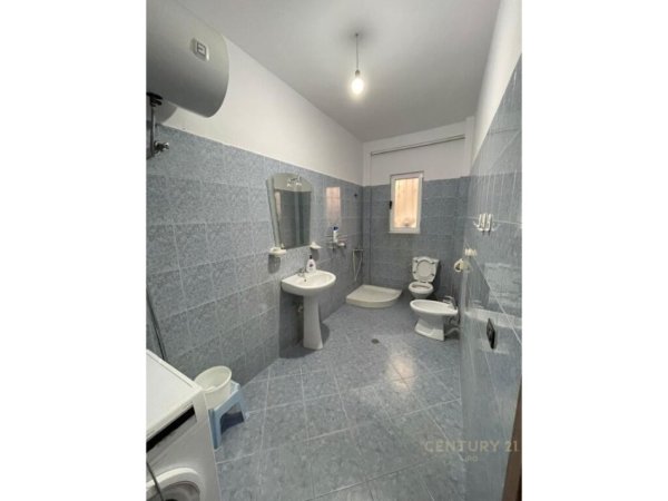 Tirane, jepet me qera apartament 2+1 Kati 1, 89 m² 450 € (Rruga Abraham Linkoln(Prane kristal center))