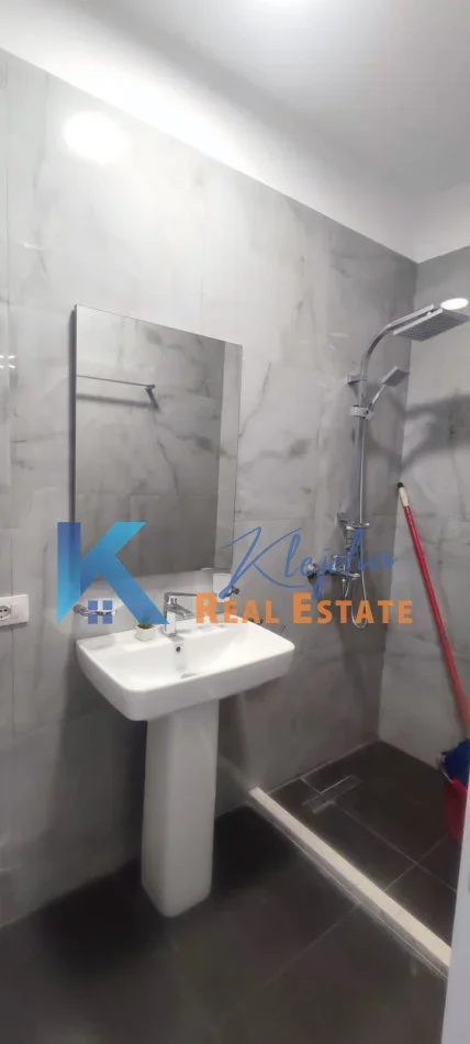 Tirane, shitet garsonier Kati 4, 35 m² (mbi Kristal Center, afer Big Market)