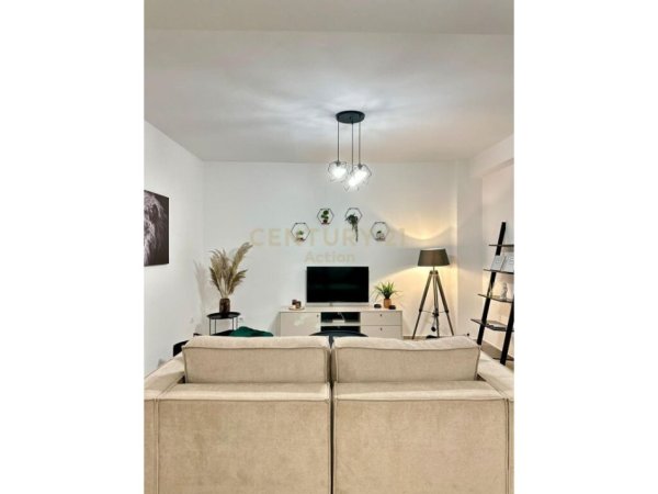 Tirane, jepet me qera apartament 1+1 Kati 4, 95 m² 750 € (MYSLYM SHYRI)