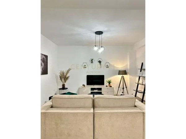 Tirane, jepet me qera apartament 1+1 Kati 4, 95 m² 750 € (MYSLYM SHYRI)
