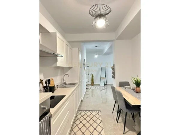 Tirane, jepet me qera apartament 1+1 Kati 4, 95 m² 750 € (MYSLYM SHYRI)