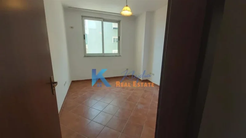 Tirane, jepet me qera zyre Kati 3, 90 m² (Myslym Shyr, rrugica Him Kolli)