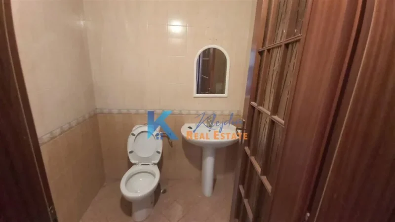 Tirane, jepet me qera zyre Kati 3, 90 m² (Myslym Shyr, rrugica Him Kolli)