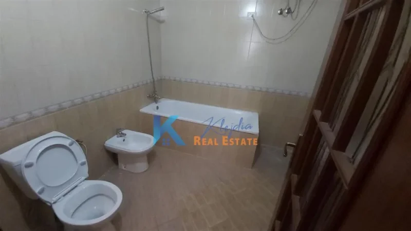 Tirane, jepet me qera zyre Kati 3, 90 m² (Myslym Shyr, rrugica Him Kolli)