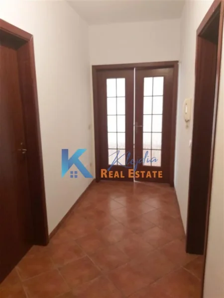 Tirane, jepet me qera zyre Kati 3, 90 m² (Myslym Shyr, rrugica Him Kolli)