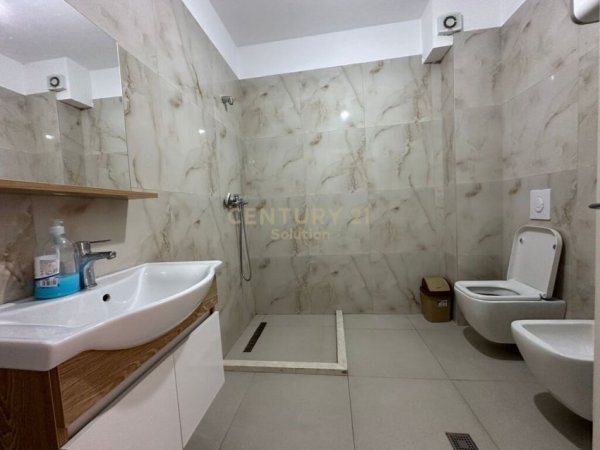 Tirane, jepet me qera apartament 1+1 Kati 1, 67 m² 450 € (SIMA COM)