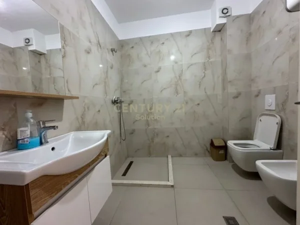 Tirane, jepet me qera apartament 1+1 Kati 1, 67 m² 450 € (SIMA COM)