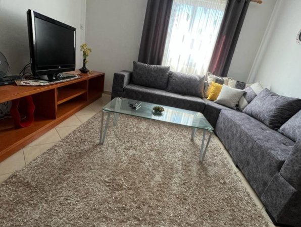 Tirane, jepet me qera apartament 2+1+Ballkon Kati 8, 85 m² 400 € (Astir)