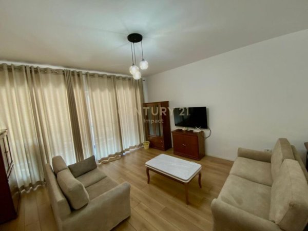 Tirane, jepet me qera apartament 1+1+Aneks+Ballkon Kati 8, 77 m² 500 € (Emerald Center Tirana, Albania)