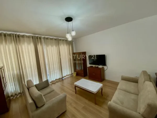 Tirane, jepet me qera apartament 1+1+Aneks+Ballkon Kati 8, 77 m² 500 € (Emerald Center Tirana, Albania)