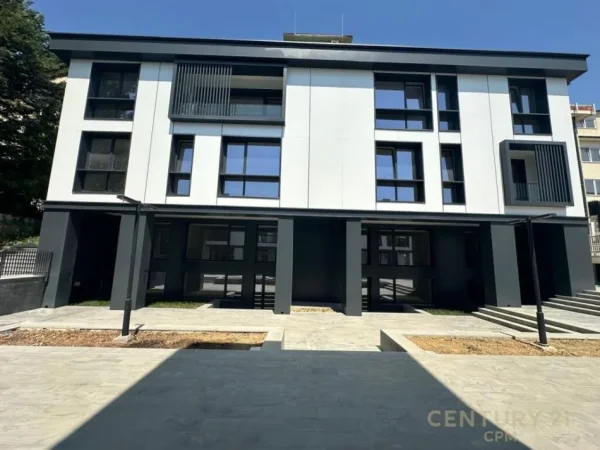 Tirane, shes apartament 3+1+Aneks+Ballkon Kati 2, 188 m² 480.000 € (Prane Pallatit te Brigadave Tirana, Albania)