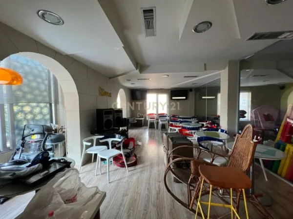 Tirane, shes ambjent biznesi Kati 0, 1.510 m² (XHAMLLIK)