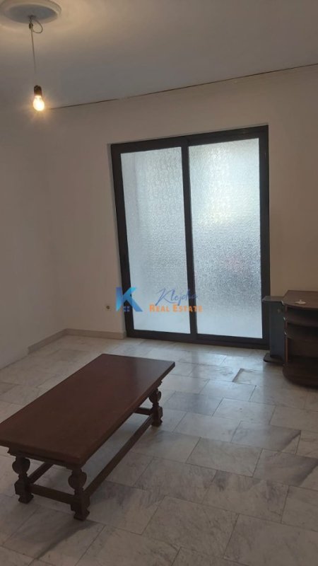 Tirane, jepet me qera apartament 2+1 Kati 4, 90 m² (Rruga Fortuzi, afer shkolles Asim Vokshi)