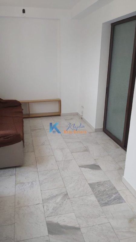 Tirane, jepet me qera apartament 2+1 Kati 4, 90 m² (Rruga Fortuzi, afer shkolles Asim Vokshi)